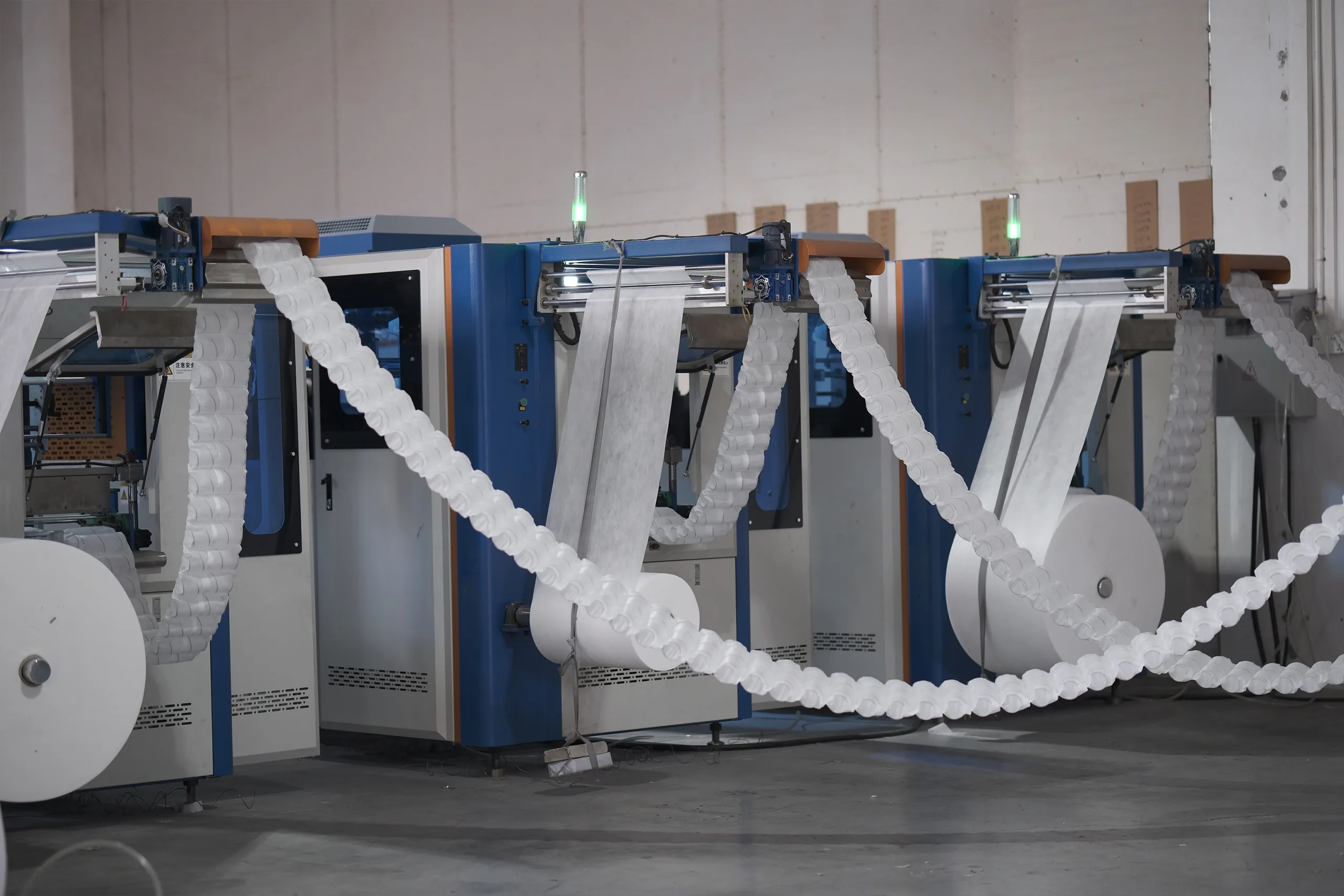 Mattress production equipment working on pocket springs