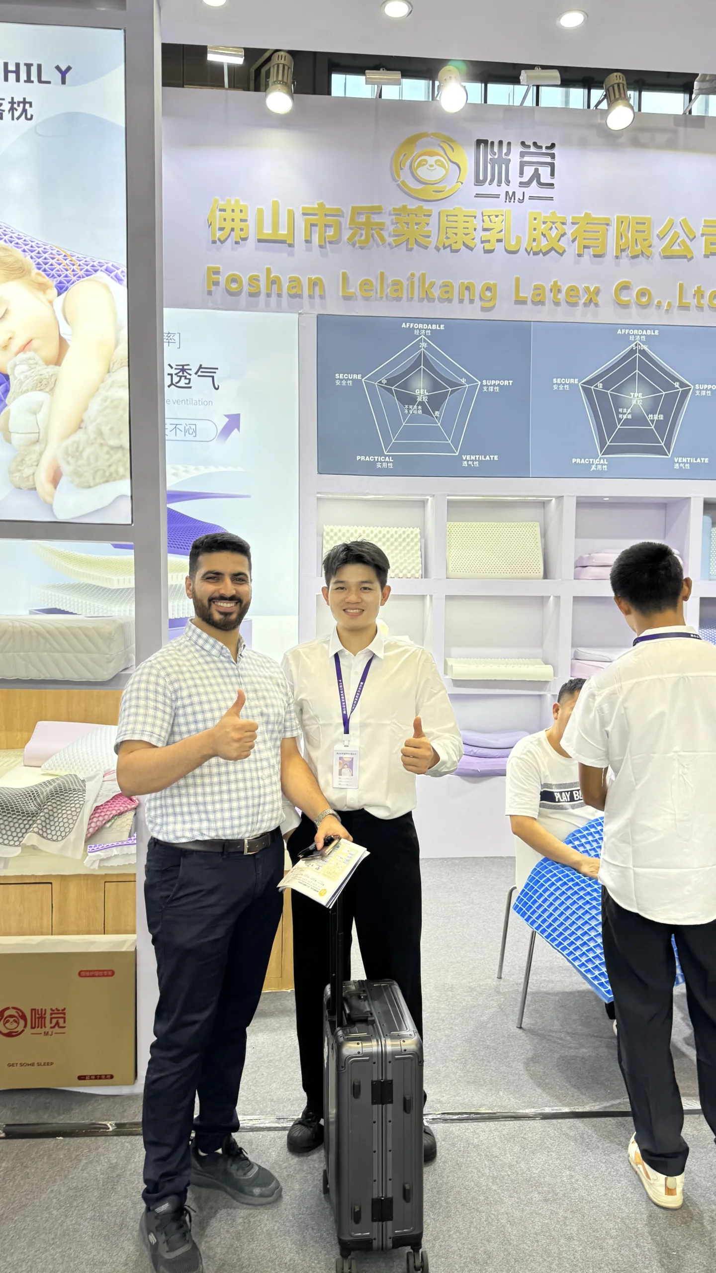 Photo of employee with client at trade show
