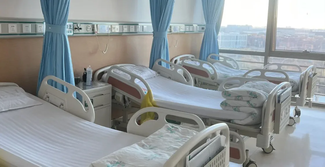 Hospital ward with multiple beds using medical-grade mattresses for patient support and hygiene